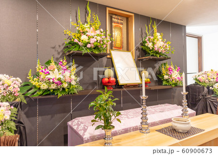 祭壇・お葬式・通夜・式場・告別式・葬儀・葬祭 ・家族葬・供花・花・生花 祭壇・お葬式・通夜・式場・告別式・葬儀・葬祭 ・家族葬・供花・花・生花 60900673