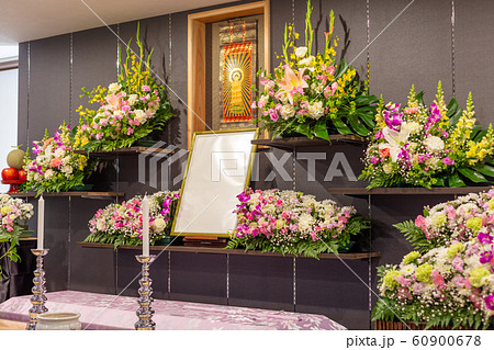 祭壇・お葬式・通夜・式場・告別式・葬儀・葬祭 ・家族葬・供花・花・生花 60900678