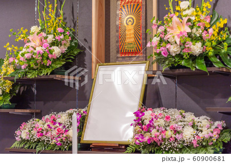 祭壇・お葬式・通夜・式場・告別式・葬儀・葬祭 ・家族葬・供花・花・生花 祭壇・お葬式・通夜・式場・告別式・葬儀・葬祭 ・家族葬・供花・花・生花 60900681