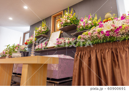 祭壇・お葬式・通夜・式場・告別式・葬儀・葬祭 ・家族葬・供花・花・生花 60900691
