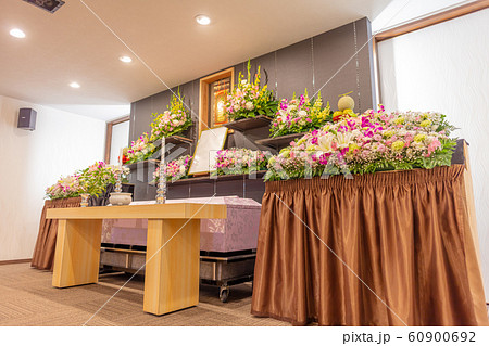 祭壇・お葬式・通夜・式場・告別式・葬儀・葬祭 ・家族葬・供花・花・生花 祭壇・お葬式・通夜・式場・告別式・葬儀・葬祭 ・家族葬・供花・花・生花 60900692