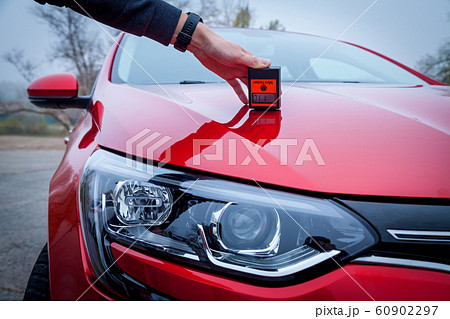 Measuring the thickness of the car paint coating 60902297