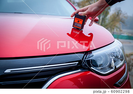 Measuring the thickness of the car paint coating 60902298
