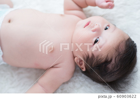 ３ヶ月の赤ちゃん 60903622