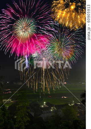 佐用町南光ひまわり祭り花火大会（兵庫県佐用郡佐用町西徳久）※作品コメント欄に撮影位置 60905913