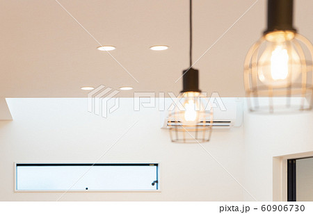 ダイニングの吊り照明 60906730