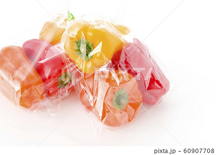 三色のカラーピーマン（袋入り） 60907708