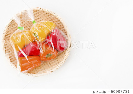 三色のカラーピーマン(袋入り) 三色のカラーピーマン(袋入り) 60907751