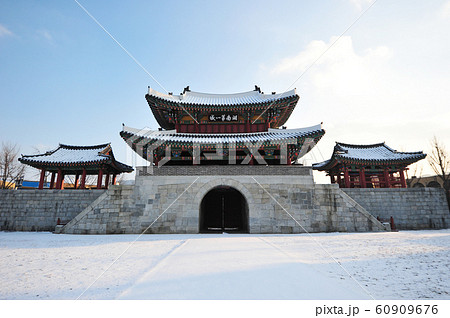 プンナムムン 韓国 建築物の写真素材