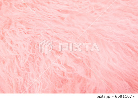 かわいい背景素材 ふわふわであったかいパステルピンクカラーのフェイクファーの写真素材 60911077 Pixta
