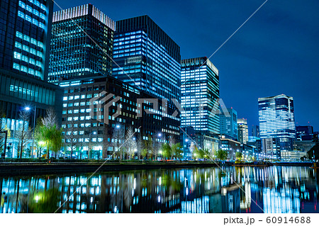 東京丸の内ビル街　夜景＜2019年12月東京都千代田区丸の内＞ 60914688