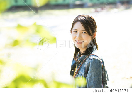 若い女性のポートレート 60915571