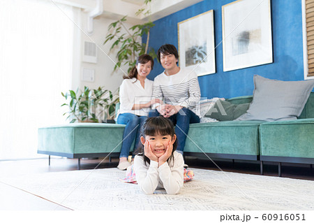 家族、親子、仲良し、家族団らん 60916051