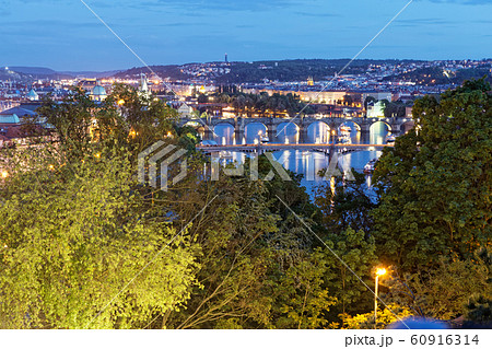 モルダウ川 プラハの夜景 モルダウ川 プラハの夜景 60916314