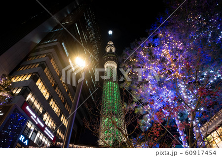 クリスマスにライトアップされた東京スカイツリー ※エディトリアル向け(2019年12月25日撮影) クリスマスにライトアップされた東京スカイツリー ※エディトリアル向け(2019年12月25日撮影) 60917454