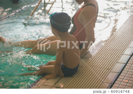 キッズスイミング 60918748