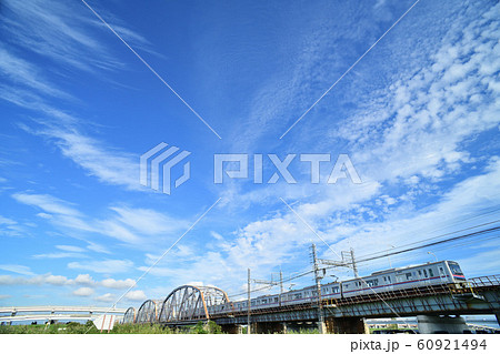 秋雲と荒川橋梁を渡る3000形京成電車 秋雲と荒川橋梁を渡る3000形京成電車 60921494