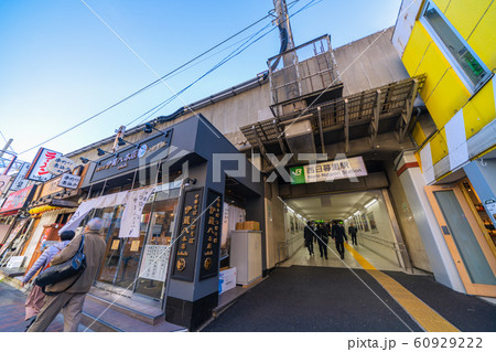 日本の東京都市景観 西日暮里駅(出入口）などを望む 60929222