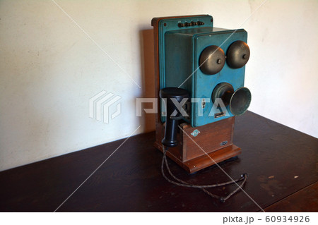 レトロな電話機 60934926