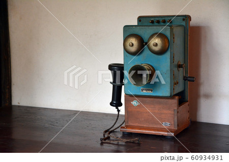 レトロな電話機 60934931