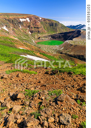 宮城_蔵王御釜の絶景 60936103