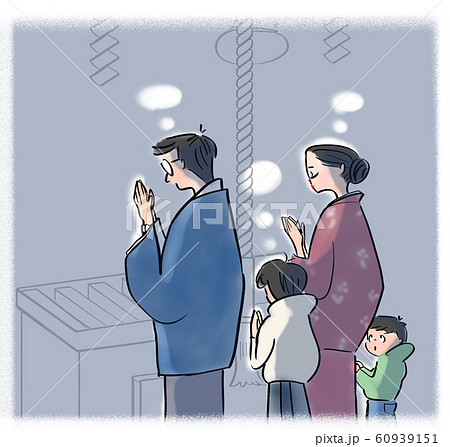 初詣する家族 60939151