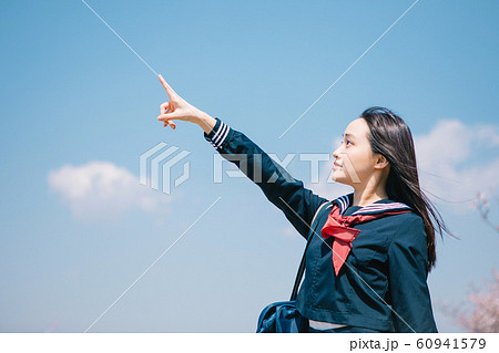 高校生　青空 60941579