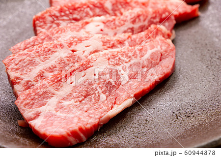 焼肉用牛肉。国産牛上カルビ。 焼肉用牛肉。国産牛上カルビ。 60944878