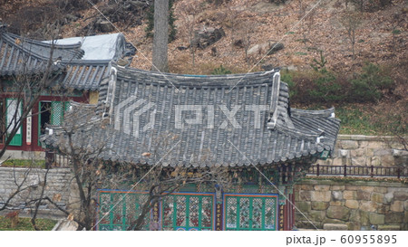 ソウル 韓国の風景 韓屋 60955895