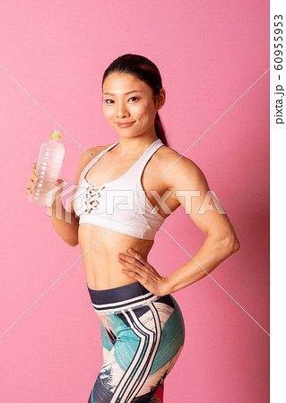 フィットネスと女性 60955953