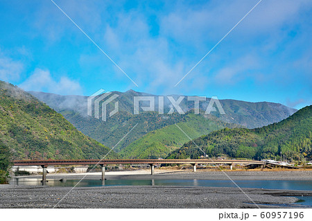 【熊野川】 和歌山県田辺市本宮町伏拝 【熊野川】 和歌山県田辺市本宮町伏拝 60957196