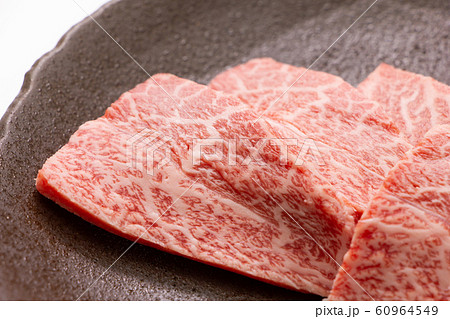 牛肉希少部位とされる「ミスジ」(国産牛焼肉用)。 60964549