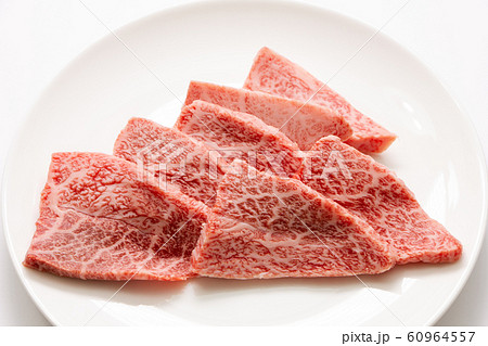 牛肉希少部位とされる「ミスジ」(国産牛焼肉用)。 60964557