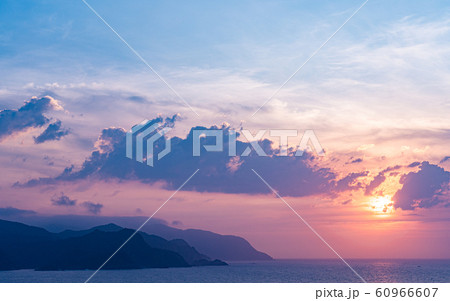 香住・ゆうなぎの丘からの夕日と日本海 香住・ゆうなぎの丘からの夕日と日本海 60966607