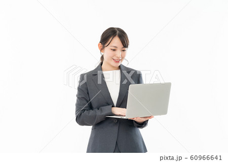 若い女性 ビジネス 白背景ポートレート 人物 若い女性 ビジネス 白背景ポートレート 人物 60966641