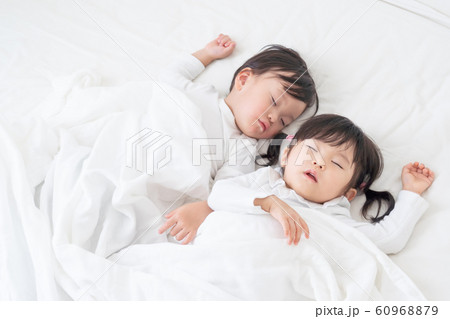 子供 お昼寝 子供 お昼寝 60968879
