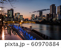 大阪の夕暮れ 60970884