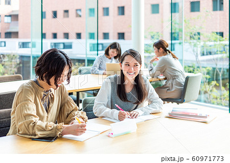 学生 キャンパス 撮影協力「近畿大学」 学生 キャンパス 撮影協力「近畿大学」 60971773