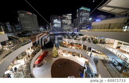 日本の横浜都市景観 横浜ベイクォーターから横浜みなとみらい21などを望む 60972733