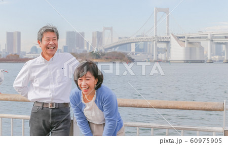 お台場 カモメと夫婦 レインボーブリッジ 2020オリンピック会場 60975905