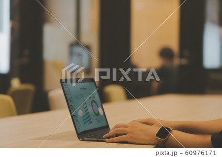 企業情報　ファイナンス 60976171