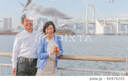 お台場 カモメと夫婦 レインボーブリッジ 2020オリンピック会場 お台場 カモメと夫婦 レインボーブリッジ 2020オリンピック会場 60976205