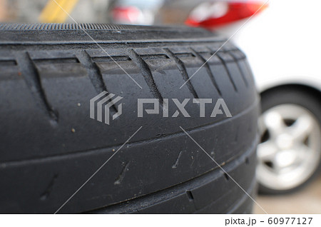 タイヤ交換（すり減ったノーマルタイヤ）01 60977127