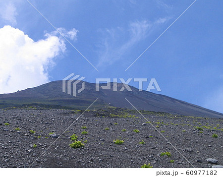 御殿場ルートから望む富士山頂付近 御殿場ルートから望む富士山頂付近 60977182