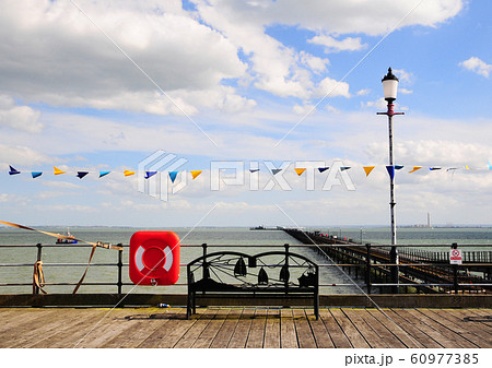 イギリスのサウスエンド・ピアが見える夏景色 イギリスのサウスエンド・ピアが見える夏景色 60977385
