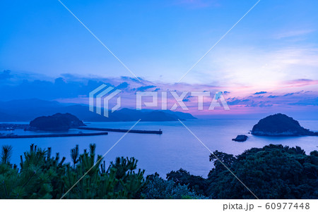 香住・ゆうなぎの丘からの夕日と日本海 香住・ゆうなぎの丘からの夕日と日本海 60977448