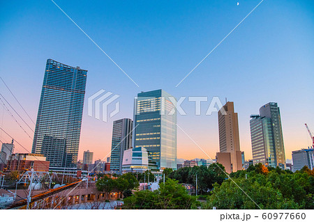 日本の横浜都市景観 横浜市新庁舎やタワマンなどを望む 60977660