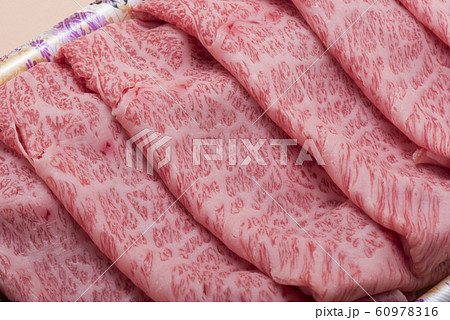 国産黒毛和牛　肩ロースうす切り　国産 60978316