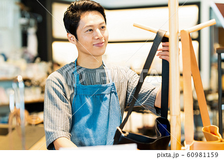 店員 アルバイト 接客 アパレル かわいい カジュアルの写真素材