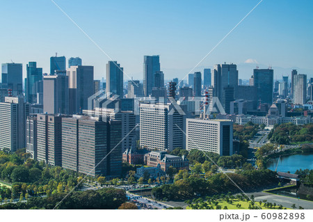 日本の東京都市景観 霞が関の官庁街などを望む(奥に富士山) 日本の東京都市景観 霞が関の官庁街などを望む(奥に富士山) 60982898